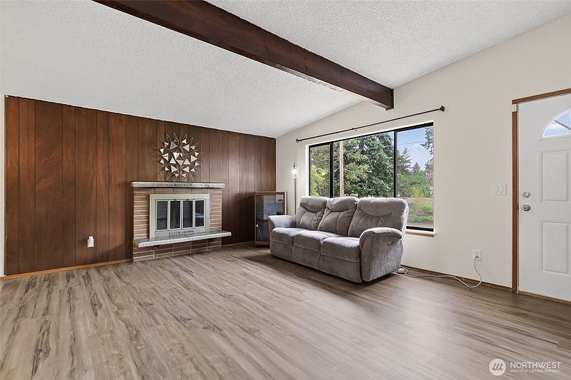 4th image of 605 S 304th Street