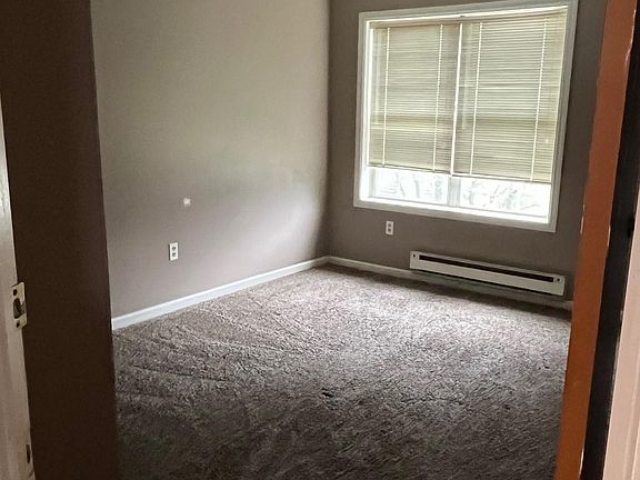 2nd image of 125 Pickwick Pl