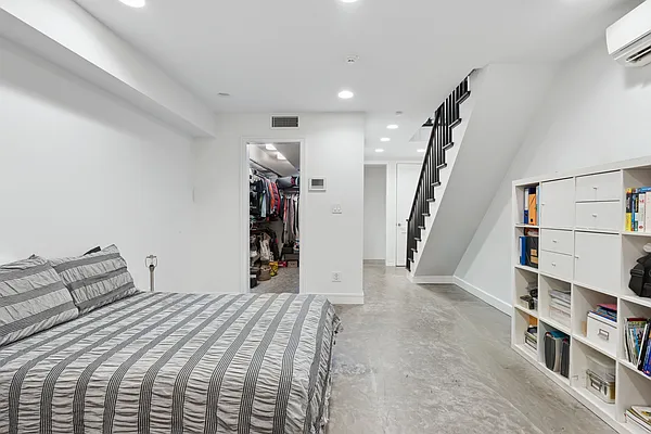 Bedroom, photo 1