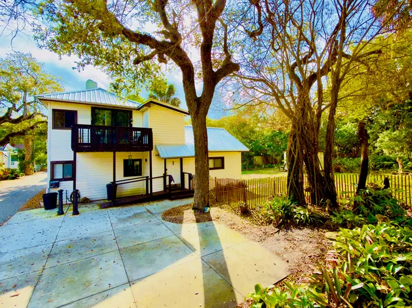 105 Esther St, New Smyrna Beach, FL 32169