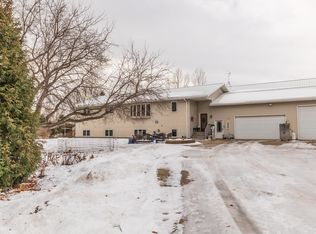10750 Rushmore Rd, Bismarck, ND 58503