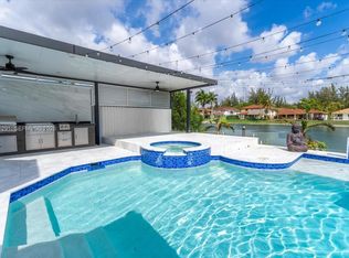 15763 SW 43rd St, Miami, FL 33185