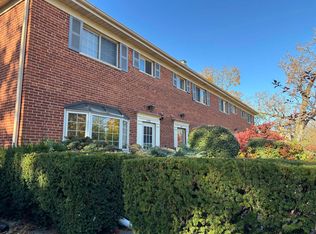 558 Green Bay Rd, Glencoe, IL 60022