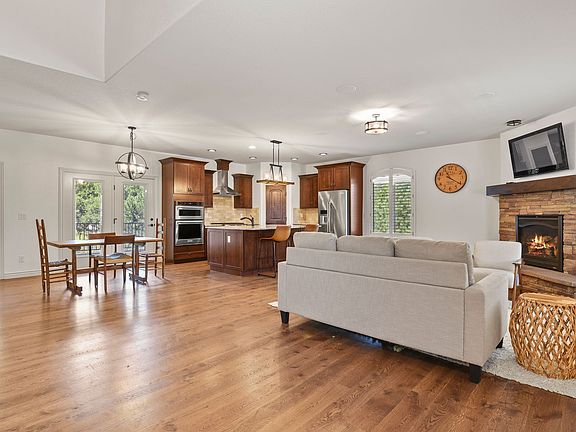 5th image of 5440 Broadmoor Bluffs Dr