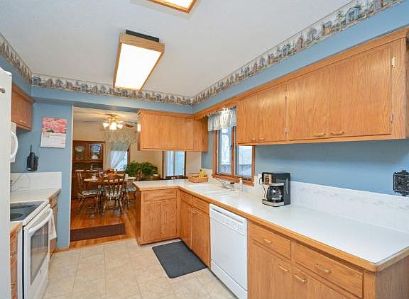 3rd image of 1730 Ithaca Ln N