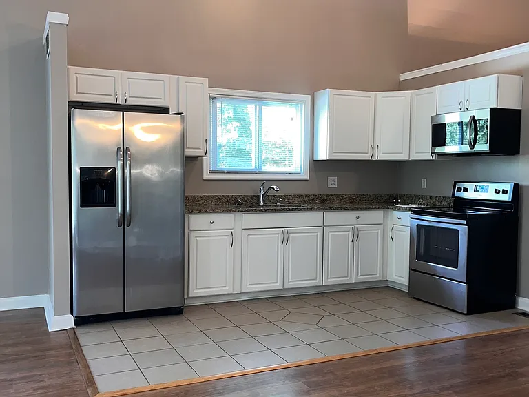 945 Fox Hill Dr #B — Photo 11