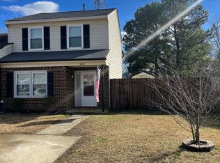 801 Wickford Dr, Chesapeake, VA 23320