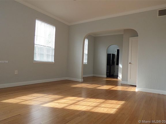 5th image of 1035 Pennsylvania Ave APT 1