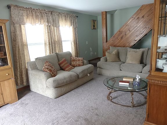 2nd image of 412 Farmingdale Cir