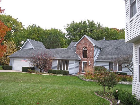 2nd image of 102 W Northaven Ct