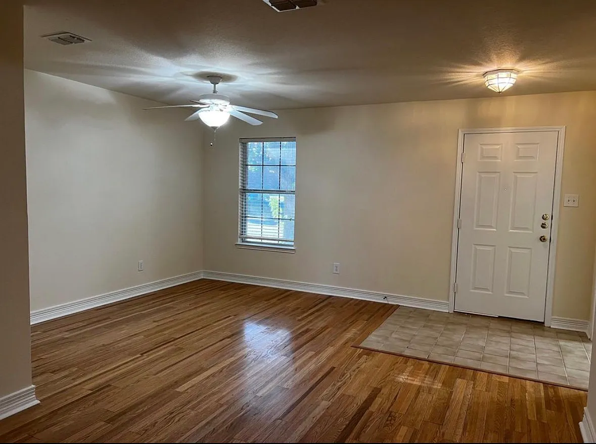 3 bed, 1940 sqft, $2,050 — Photo 4