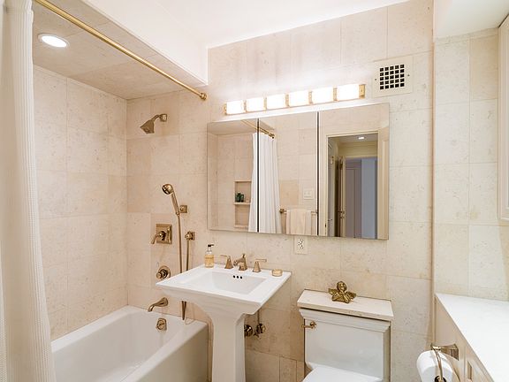 5th image of 200 Central Park S APT 8P