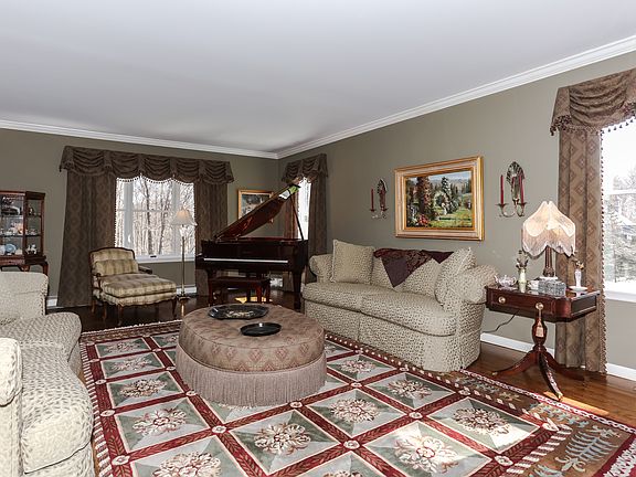 4th image of 1 Teed Ct