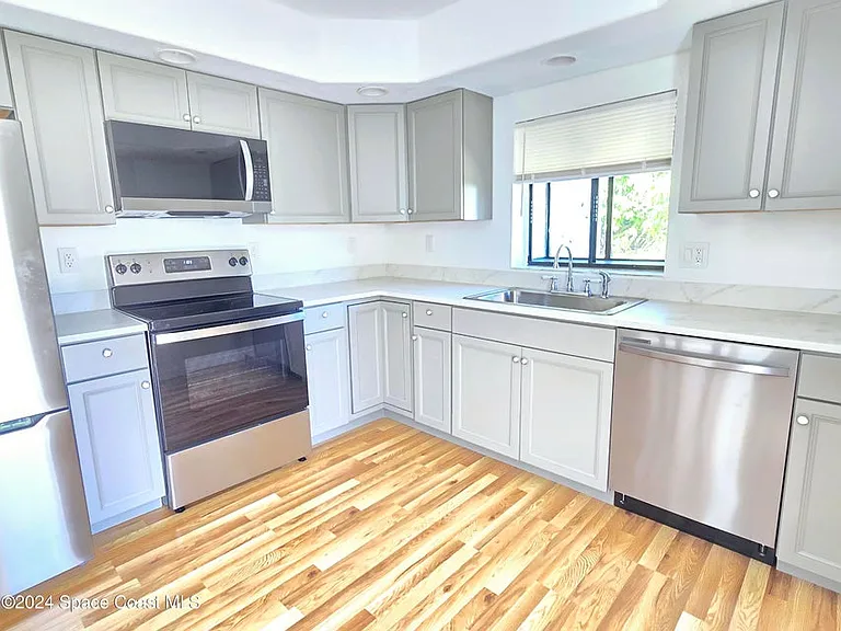 484 Poinciana Dr — Photo 9