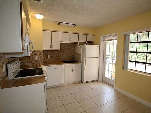 4th image of 250 Basin Dr