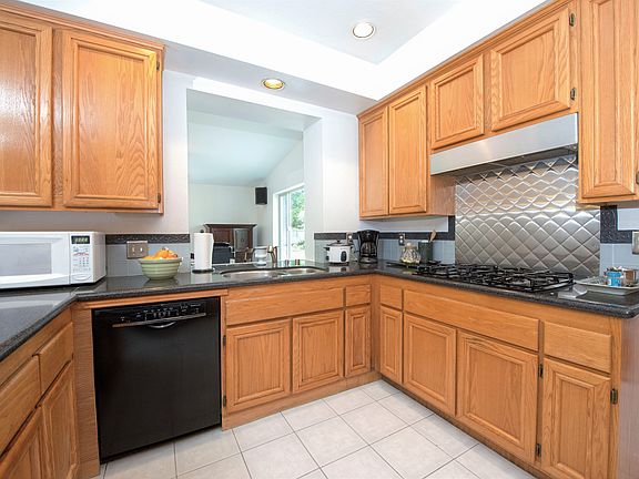 4th image of 4609 Doral Ct