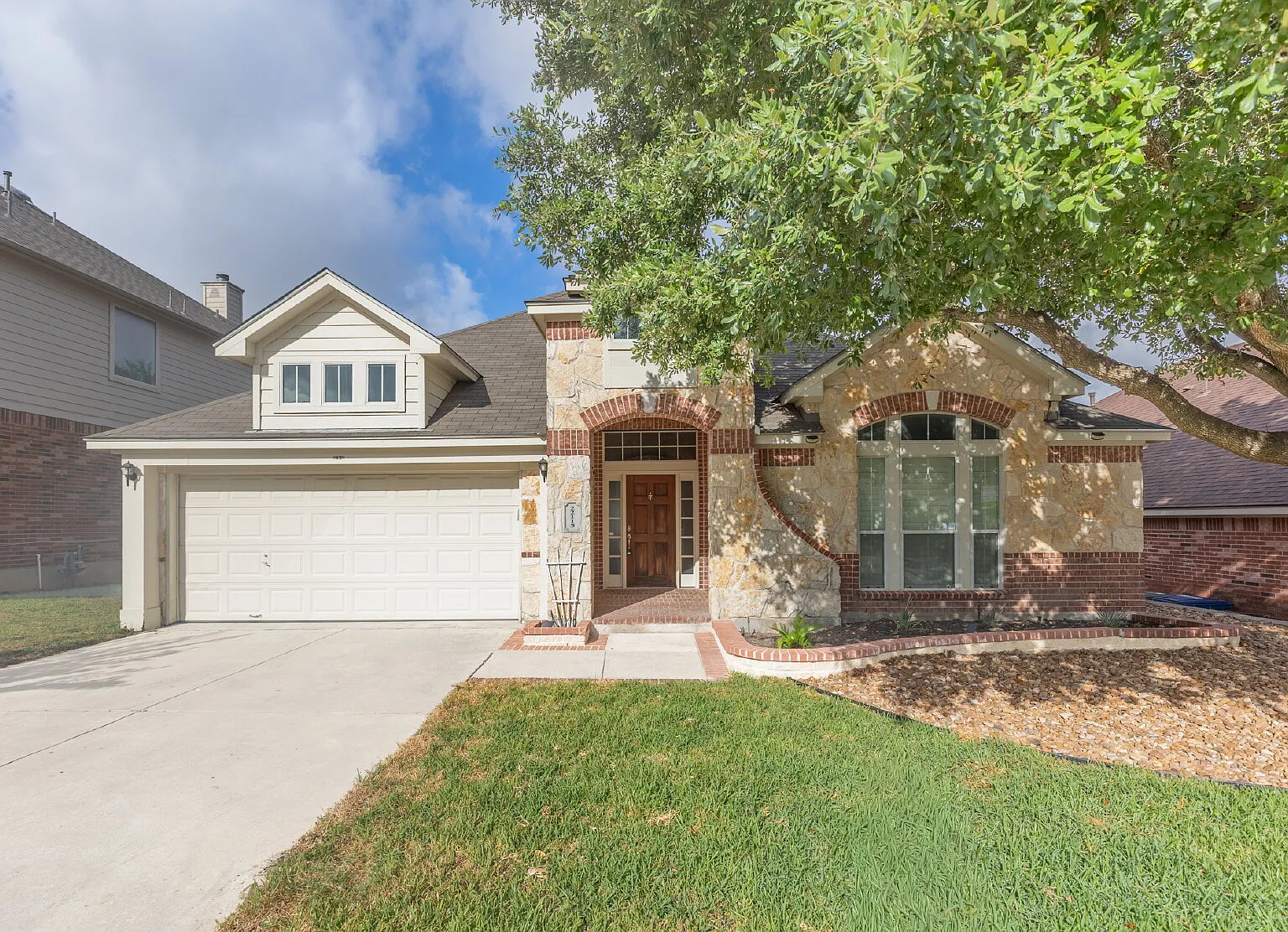 3 bed, 2.0 bath, 2267 sqft, $2,500 — Photo 1
