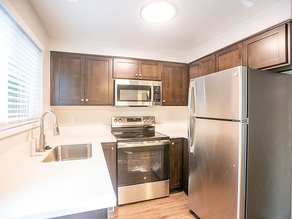 4th image of 4827 SW Larch Dr #4827