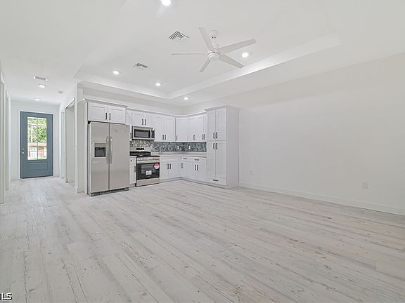 5th image of 2219 Carver Ave