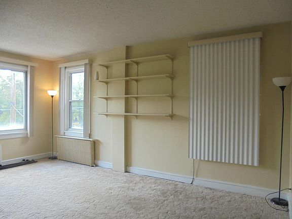 411 2nd floor living room