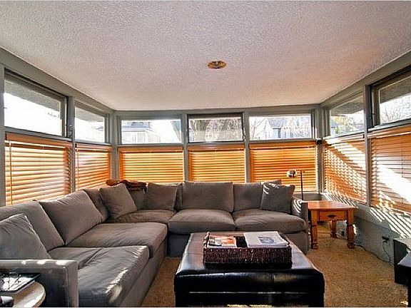 5th image of 834 Columbian Ave