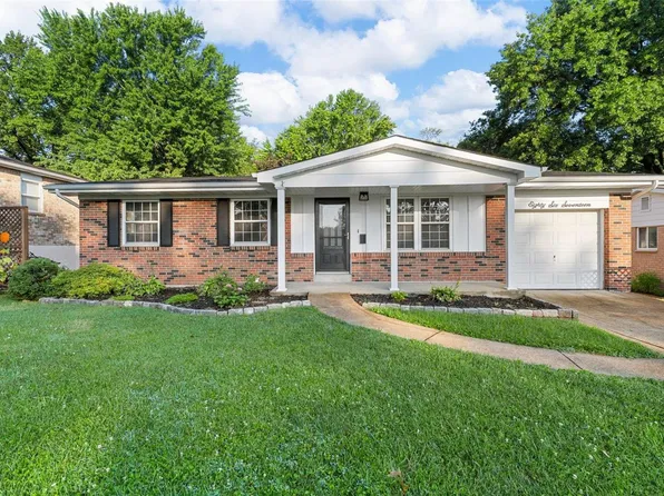 8617 Carriage Way Dr, Saint Louis, MO 63123