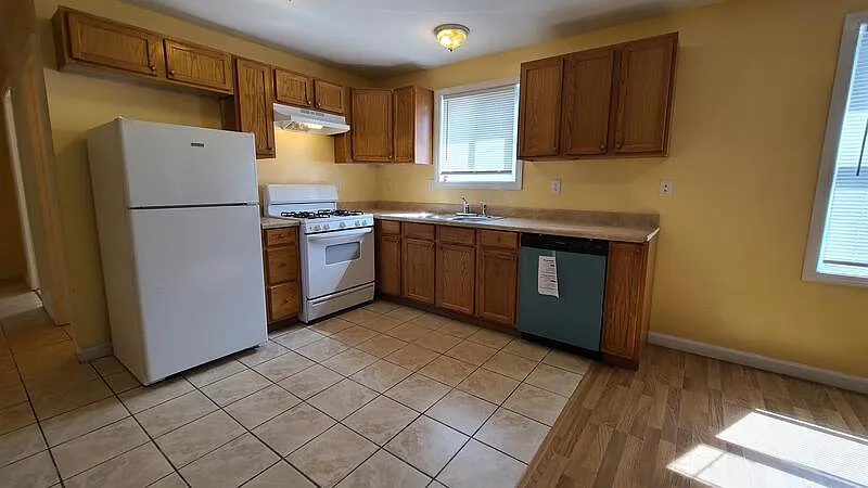 4 bed, 2.0 bath, 1430 sqft, $2,700 — Photo 1
