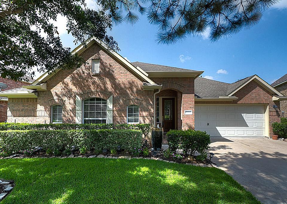 1st image of 16519 Falcons Cove Dr
