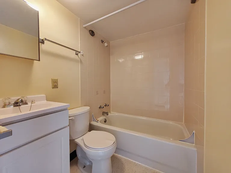 401 Princess St — Photo 11