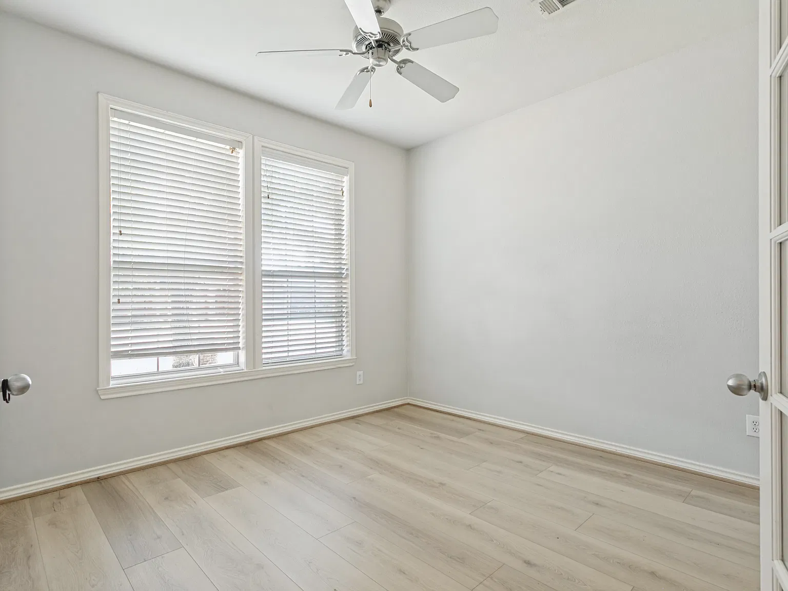 3 bed, 2015 sqft, $2,400 — Photo 3