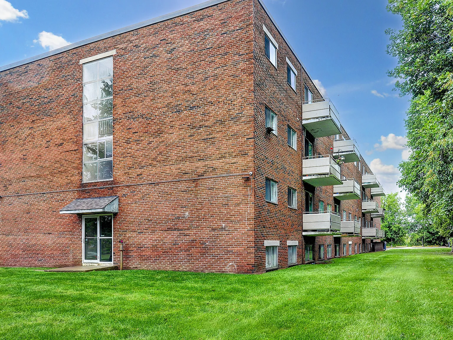 Olympia Court Apartments - Choose your rent level - Call for Details - All utilities — Photo 3