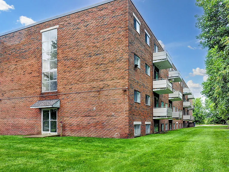 72 Alison Ave — Photo 4