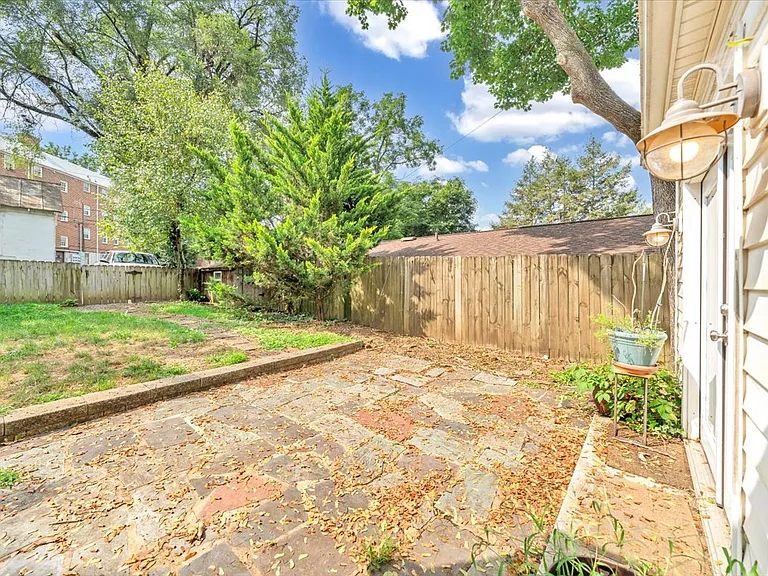 2410 Broadway Ave #B — Photo 31