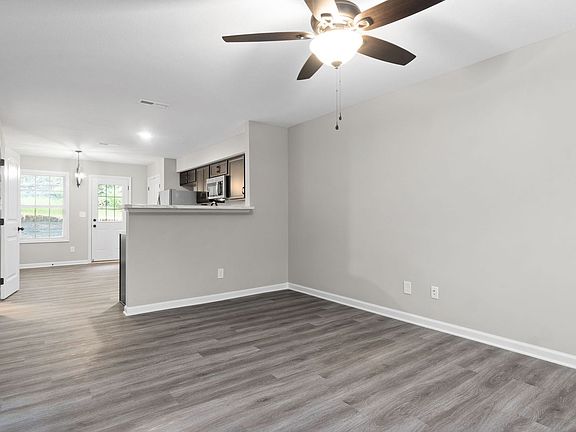 5th image of 178 Center Pointe Dr