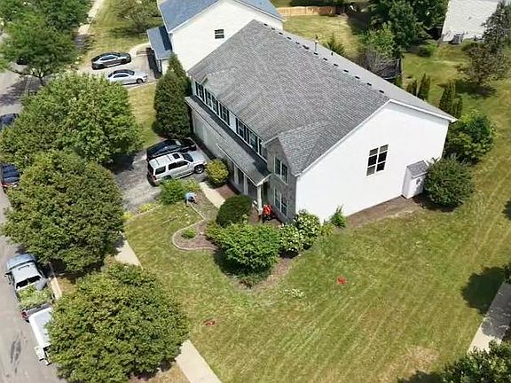 3rd image of 829 Lindsey Ln