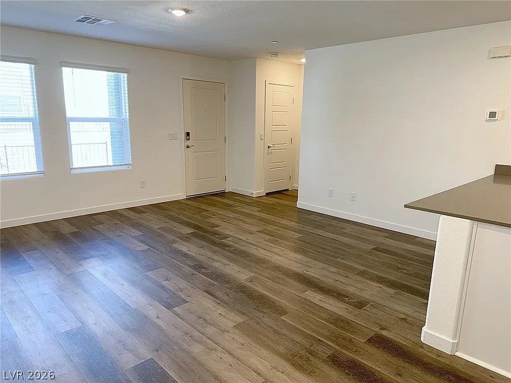 3 bed, 2.5 bath, 1309 sqft, $2,250 — Photo 4