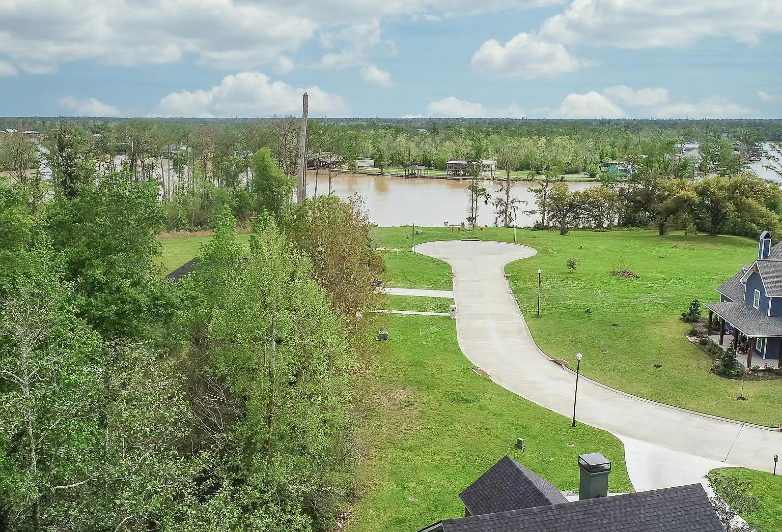 3 bed, 2300 sqft, $3,400 — Photo 4