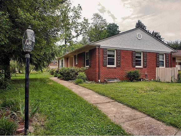 1st image of 2356 Woodridge Ave