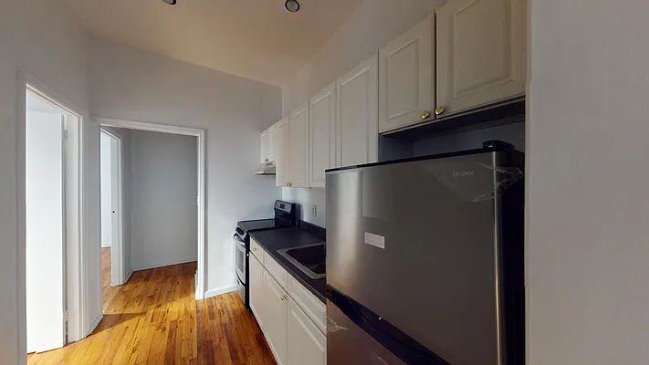 Rented by Bond New York | media 31