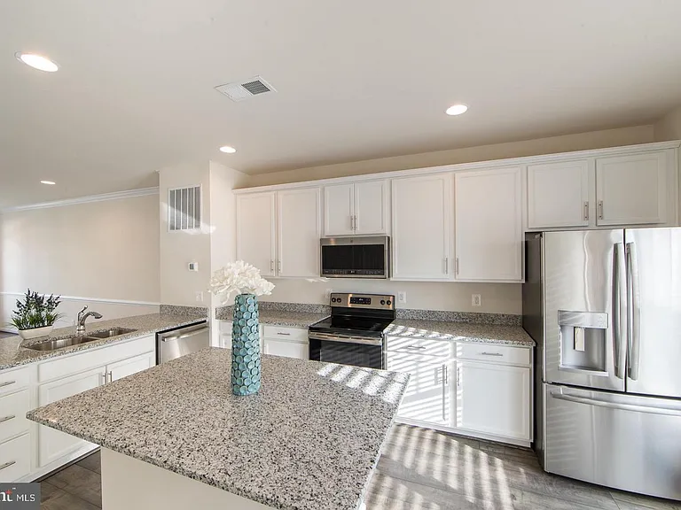 206 Apsley Ter — Photo 4