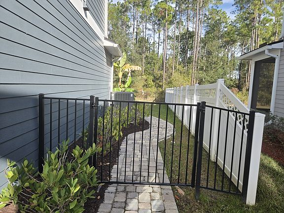 Left Side Fence and pavers Path to the Back yard pavers