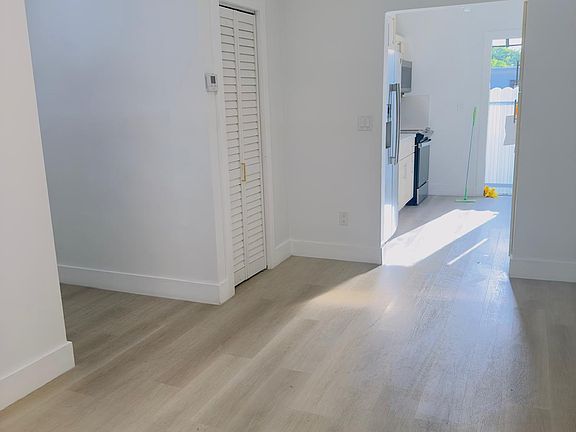 4th image of 740 W 33rd St