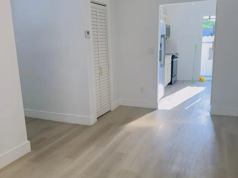 740 W 33rd St — Photo 3