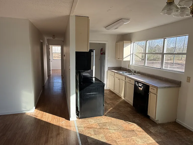 7046 N State Highway 123 — Photo 21