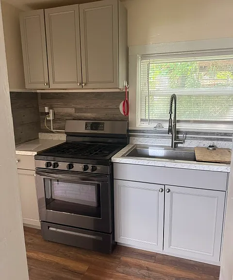 532 Carlton Ave — Photo 4