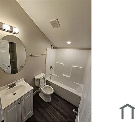 2210 Greenwood Ave #2 — Photo 9
