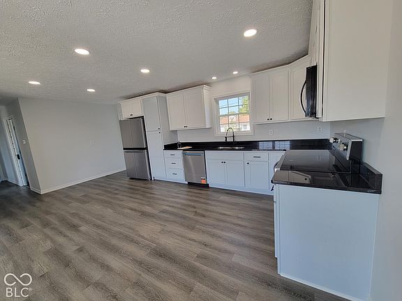4th image of 805 Holiday Dr