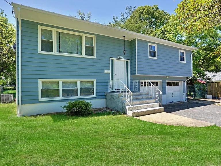 170 Monmouth Rd — Photo 17