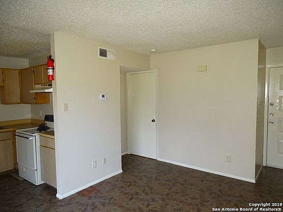 3rd image of 300 Moursund Blvd APT 5