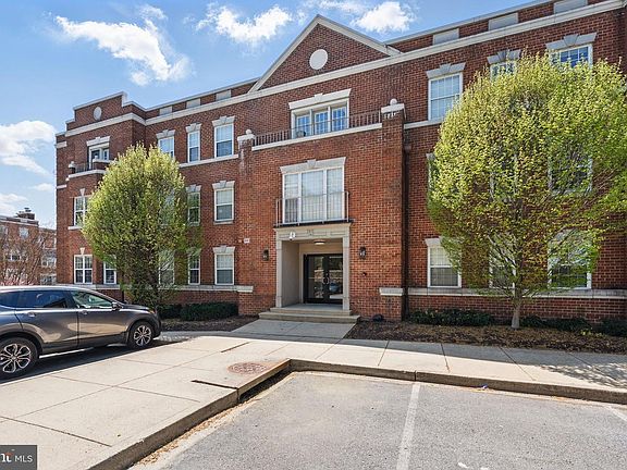 3rd image of 3611 38th St NW APT 209